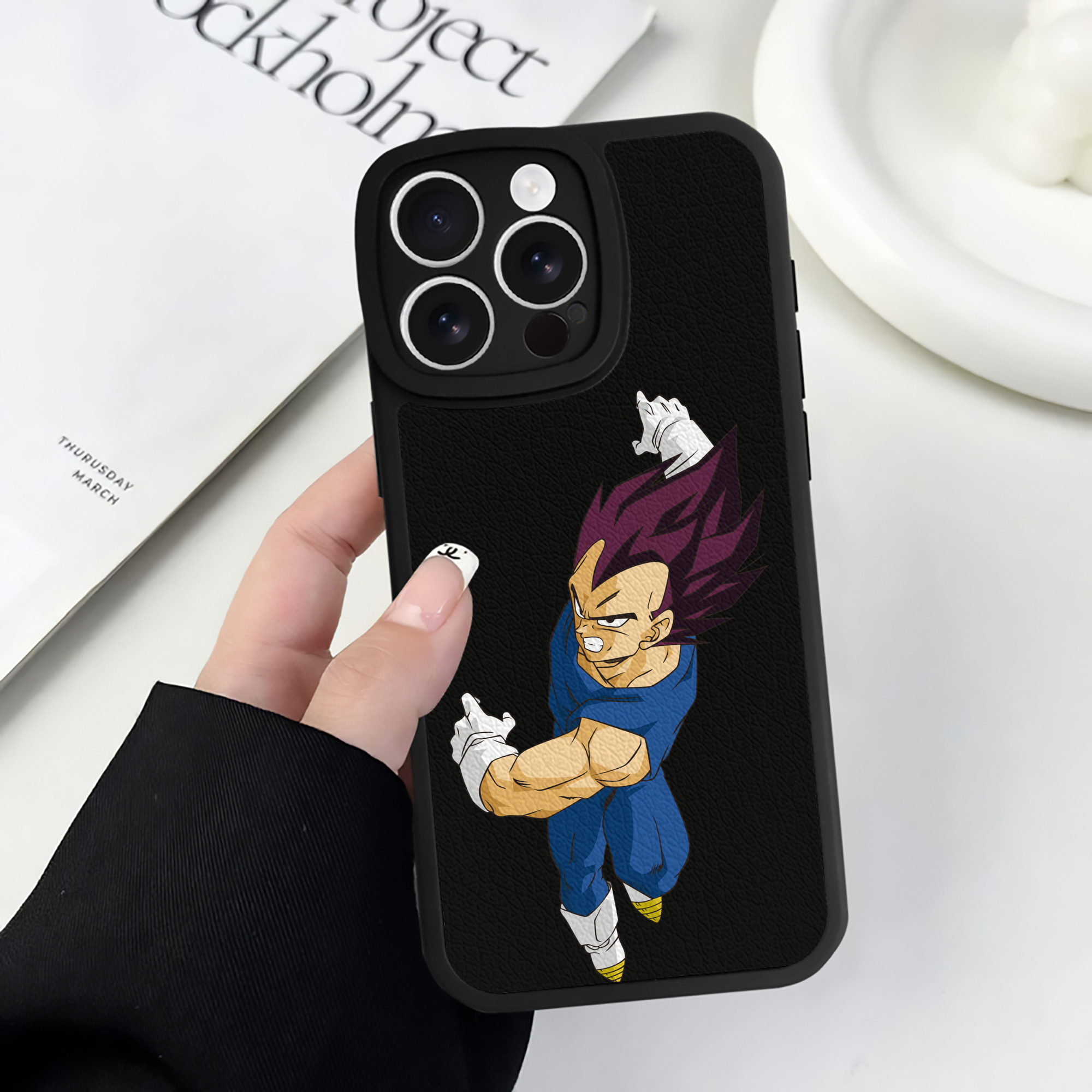（画像用） ドラゴンボール ベジータ四世（Bejīta Yonsei）DRAGON BALL Vegeta IV 【iPhone 16シリーズ対応】シリコンスマホケース（レザー調） 材質：シリコン